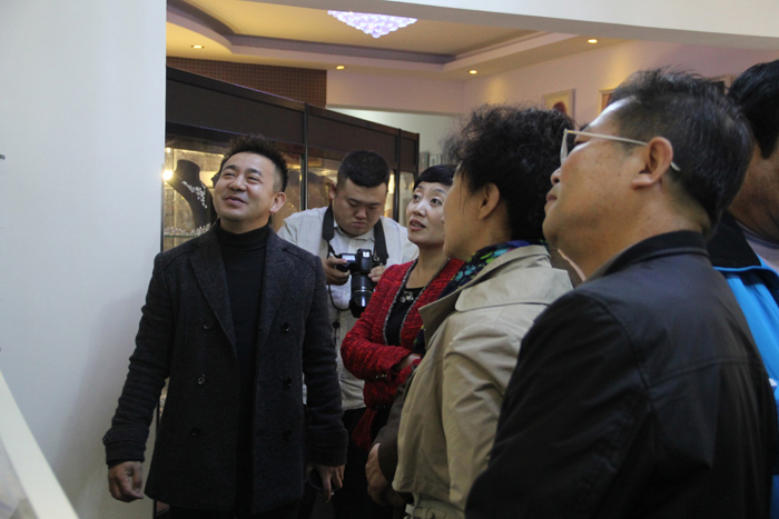 �����쵼�ι���ʵ��ױ��ӰѧУ