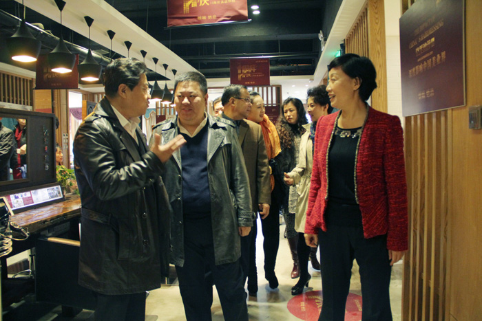 ������ɯ���ŵĻ��� ��տ�ļ�������ÿһλ�����쵼�͹˿�